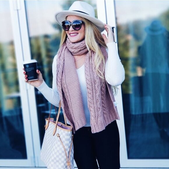 Blush Oversized Knitted scarf - Picture 1 of 6